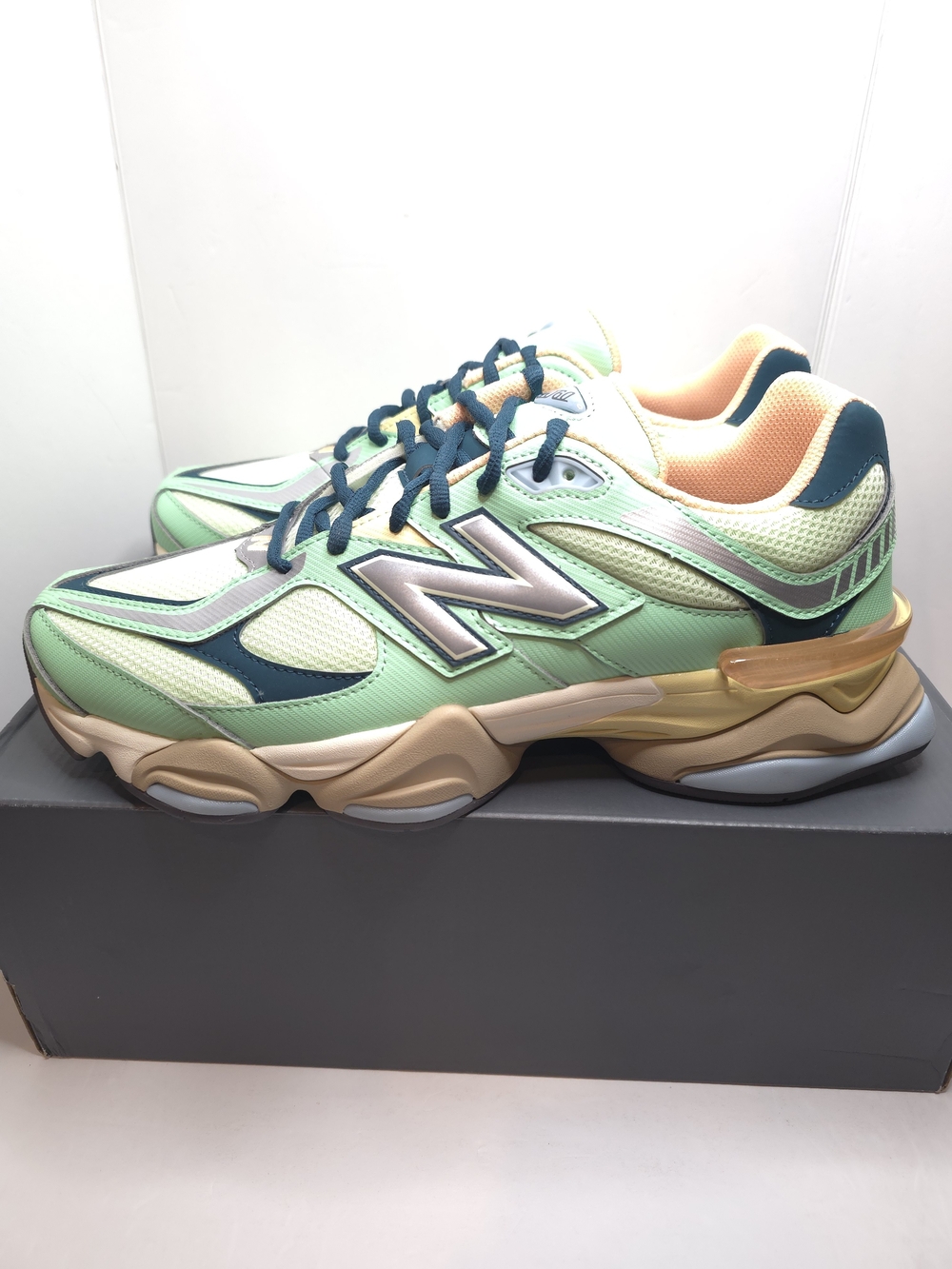 New Balance 9060 Sweetgrass Deep Ocean U9060TMA New Men’s Size 12 Women’s 13.5